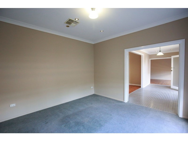 212 Lake Albert Road, Kooringal NSW 2650