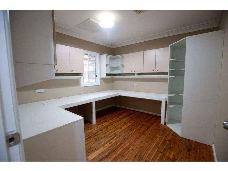 212 Lake Albert Road, Kooringal NSW 2650