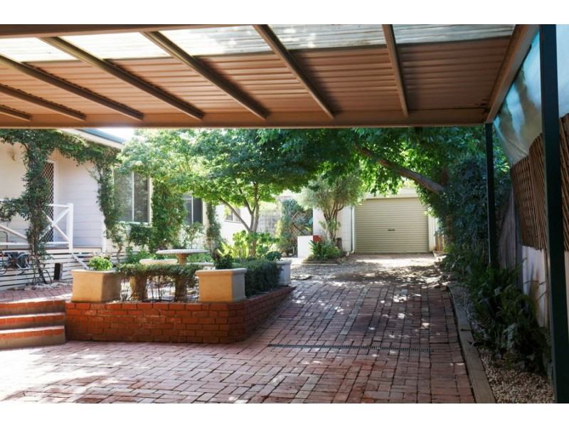 212 Lake Albert Road, Kooringal NSW 2650