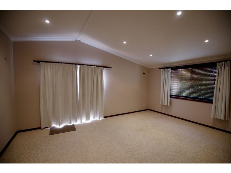 212 Lake Albert Road, Kooringal NSW 2650