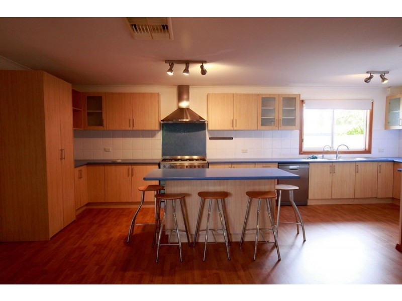 212 Lake Albert Road, Kooringal NSW 2650