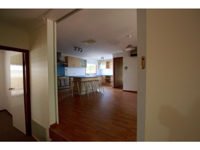 212 Lake Albert Road, Kooringal NSW 2650