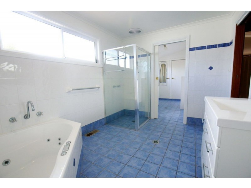 212 Lake Albert Road, Kooringal NSW 2650