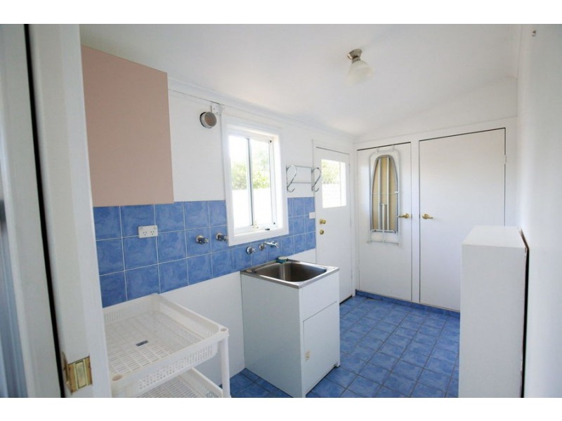 212 Lake Albert Road, Kooringal NSW 2650