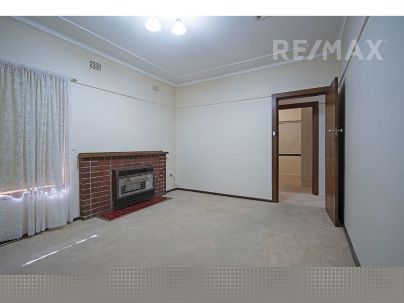 90 Fernleigh Road, Mount Austin NSW 2650