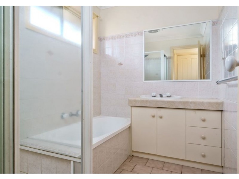 23 Kaldari Crescent, Glenfield Park NSW 2650