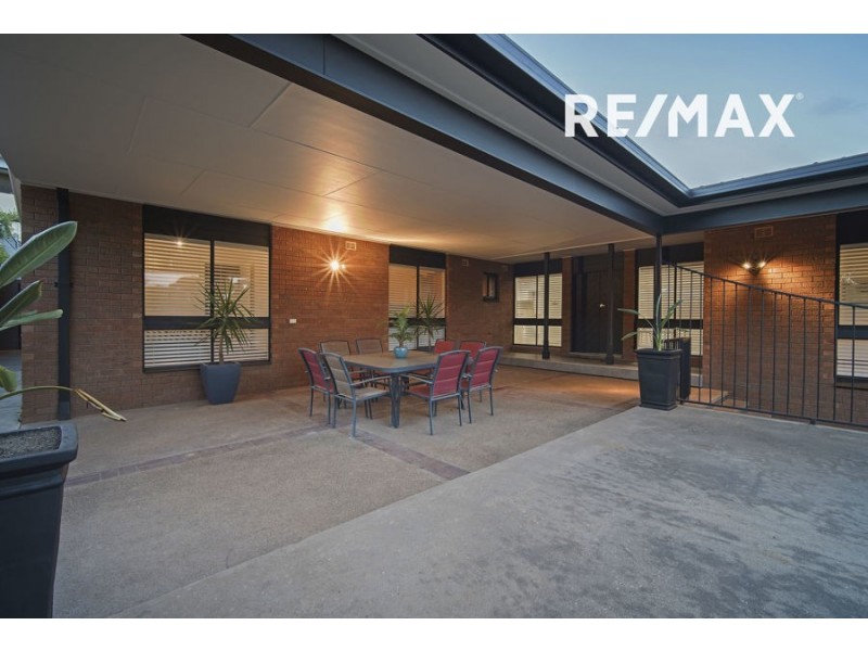 54 Wilks Avenue, Kooringal NSW 2650