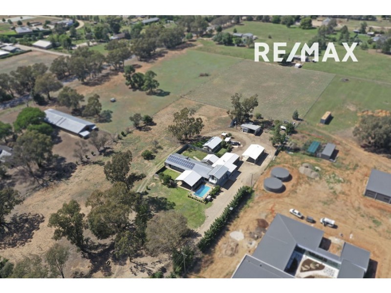 4 Kyeamba Avenue, Lake Albert NSW 2650