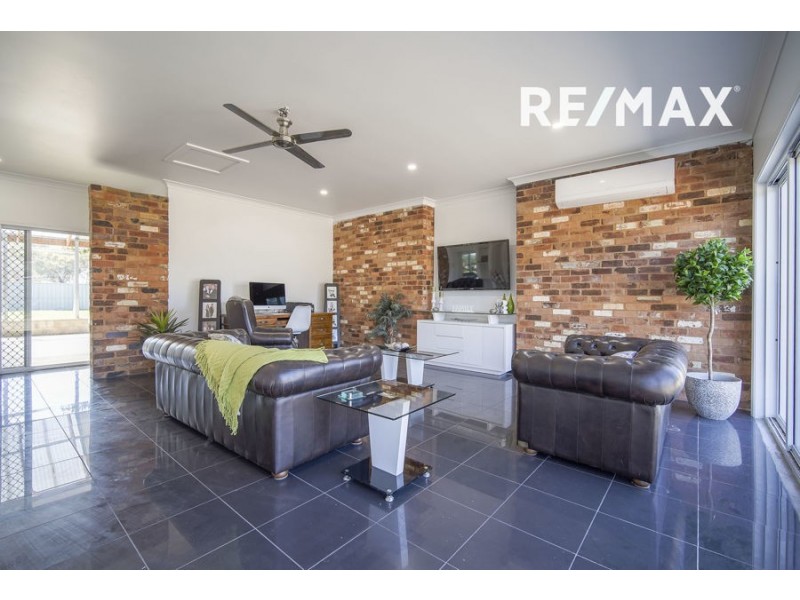 4 Kyeamba Avenue, Lake Albert NSW 2650