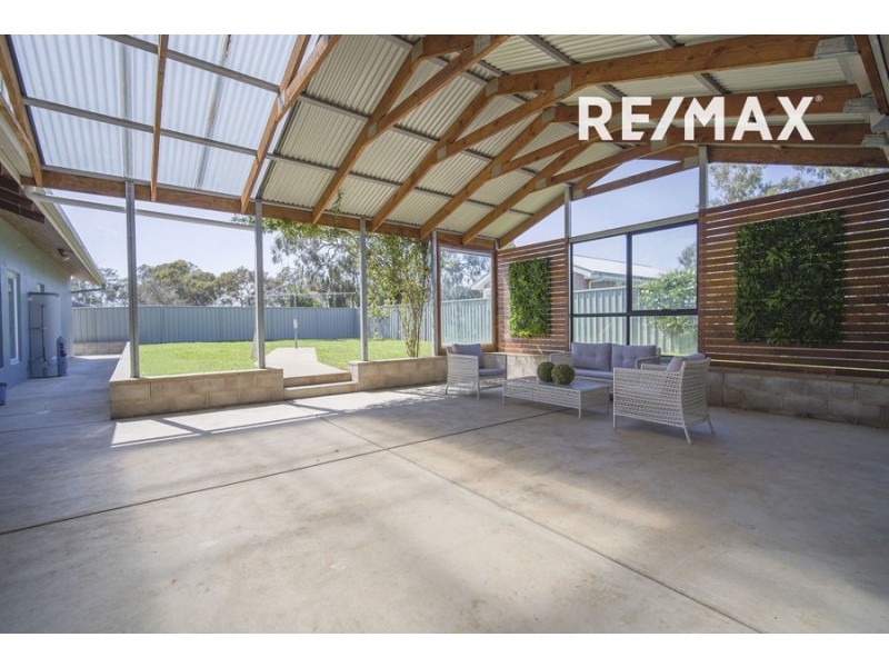 4 Kyeamba Avenue, Lake Albert NSW 2650