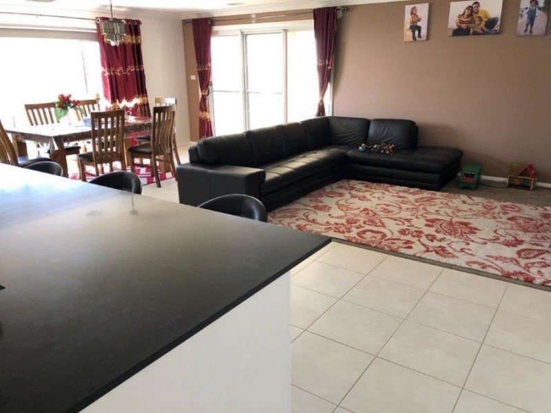 9 Mugga Street, Gobbagombalin NSW 2650