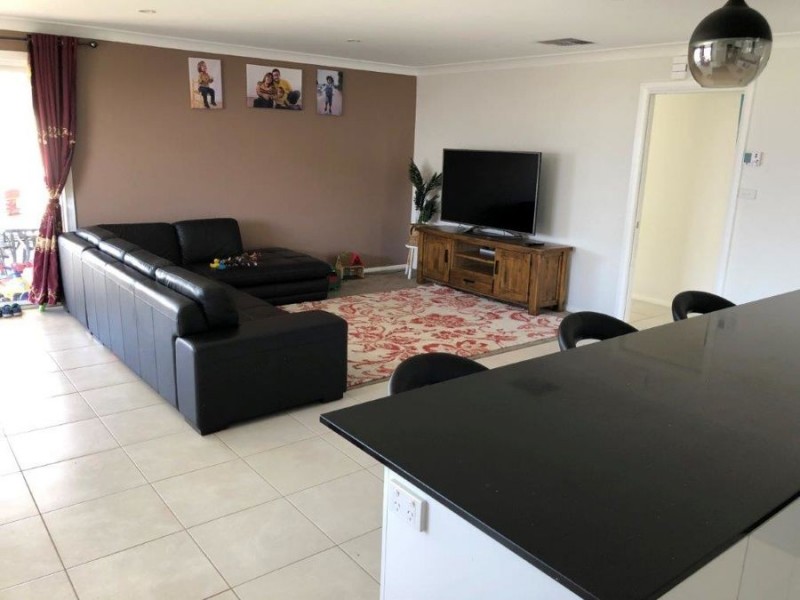 9 Mugga Street, Gobbagombalin NSW 2650