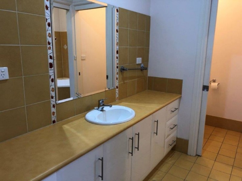 63 Brooklyn Drive, Bourkelands NSW 2650