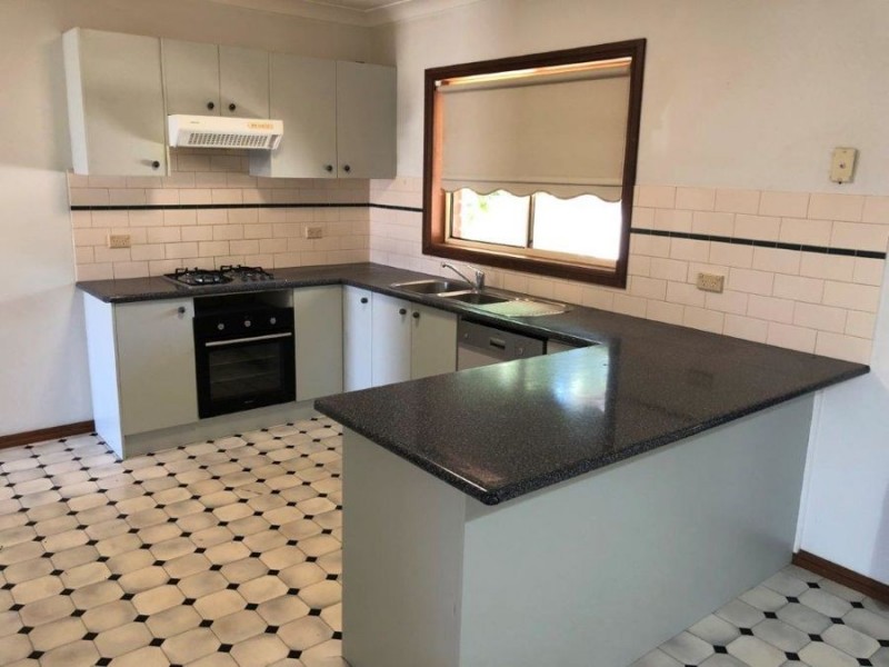 1/13 Canola Place, Estella NSW 2650