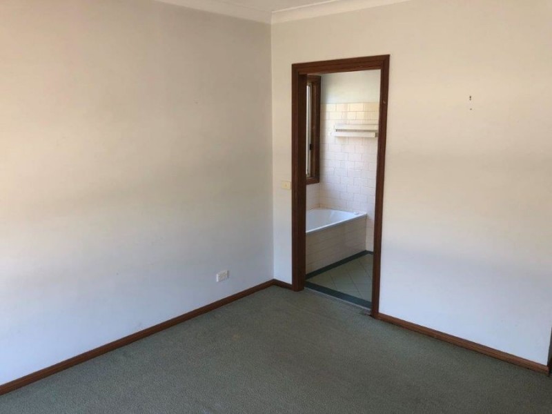 1/13 Canola Place, Estella NSW 2650