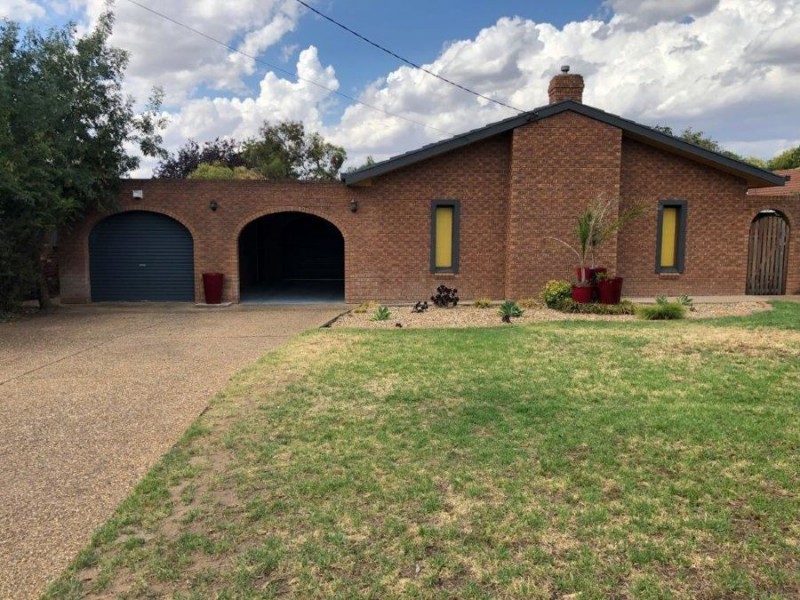 23 Telopea Crescent, Lake Albert NSW 2650