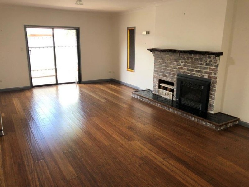 23 Telopea Crescent, Lake Albert NSW 2650