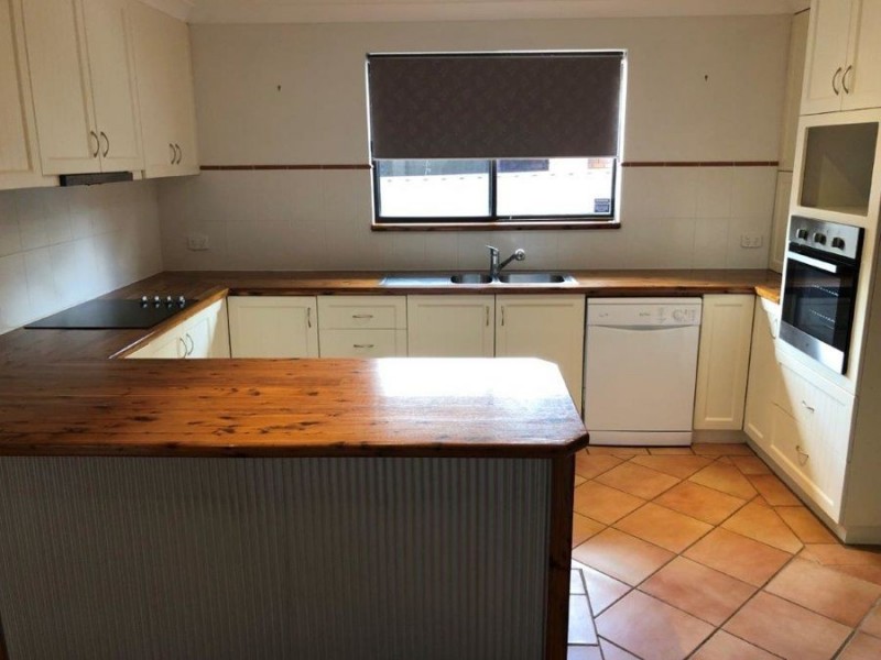 23 Telopea Crescent, Lake Albert NSW 2650