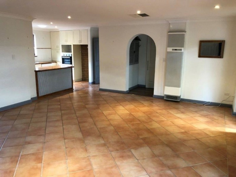 23 Telopea Crescent, Lake Albert NSW 2650