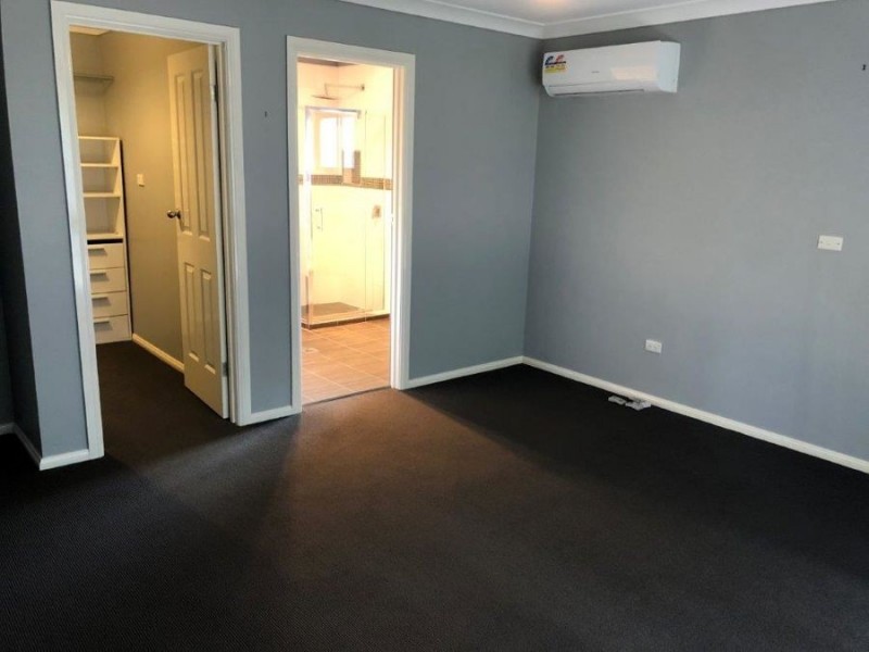 23 Telopea Crescent, Lake Albert NSW 2650