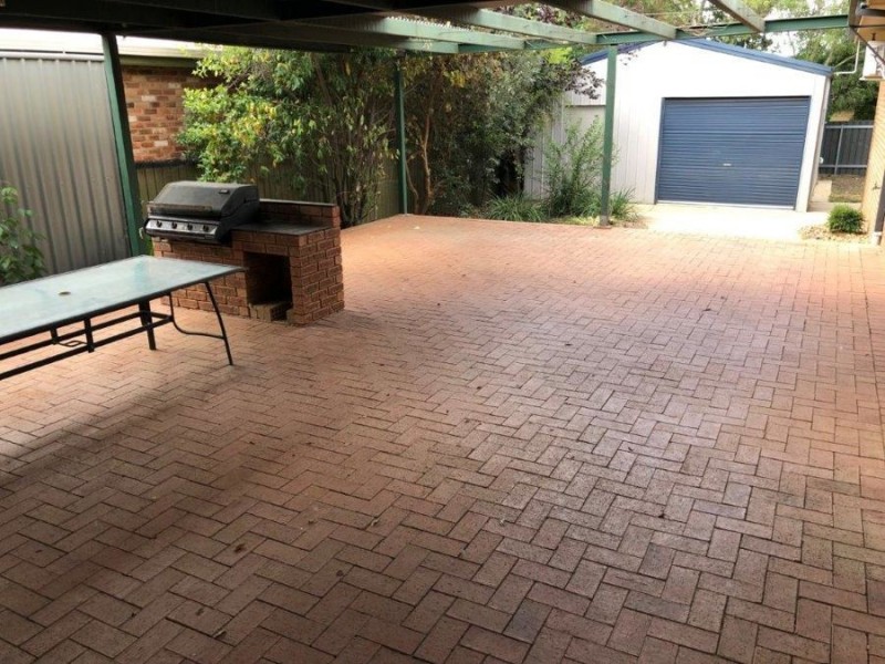 23 Telopea Crescent, Lake Albert NSW 2650