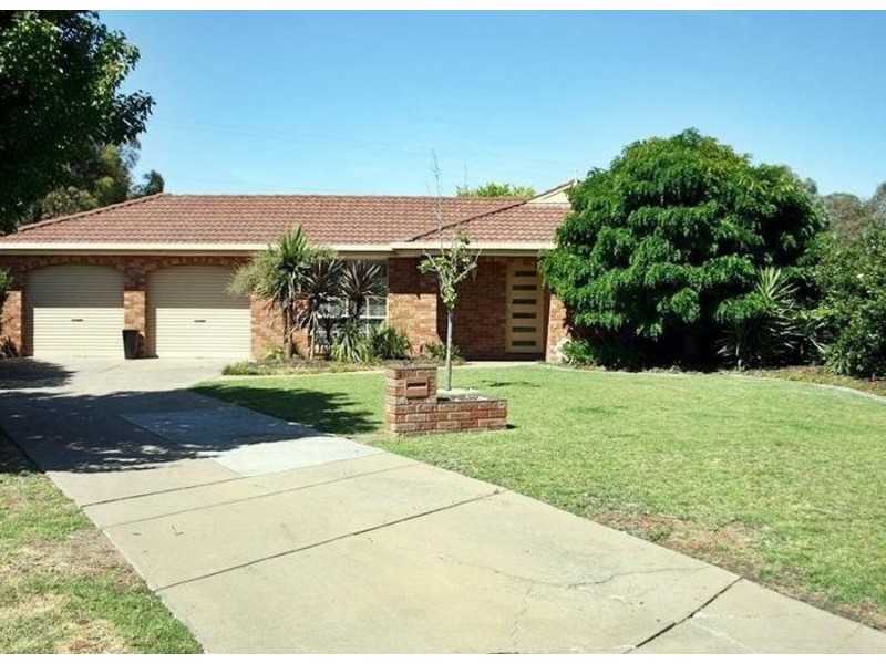 31 Warrambool Crescent, Glenfield Park NSW 2650