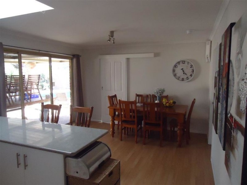 31 Warrambool Crescent, Glenfield Park NSW 2650