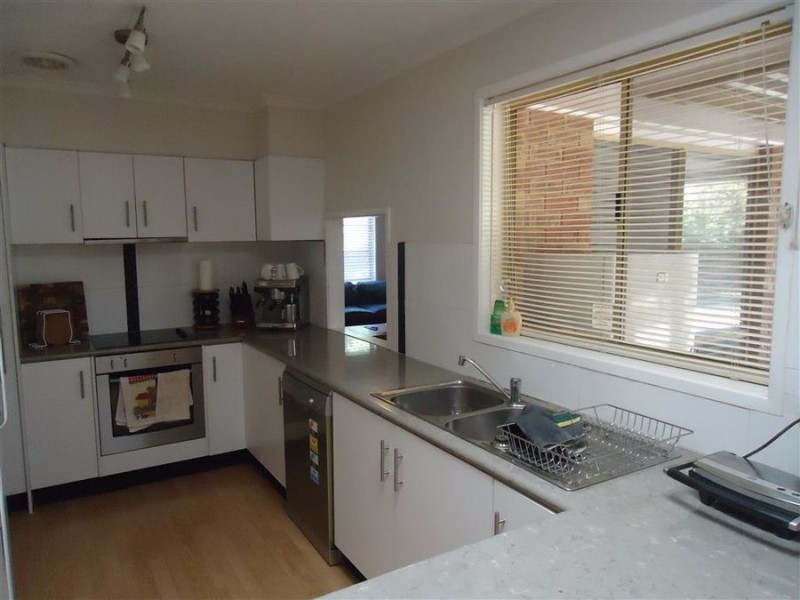 31 Warrambool Crescent, Glenfield Park NSW 2650
