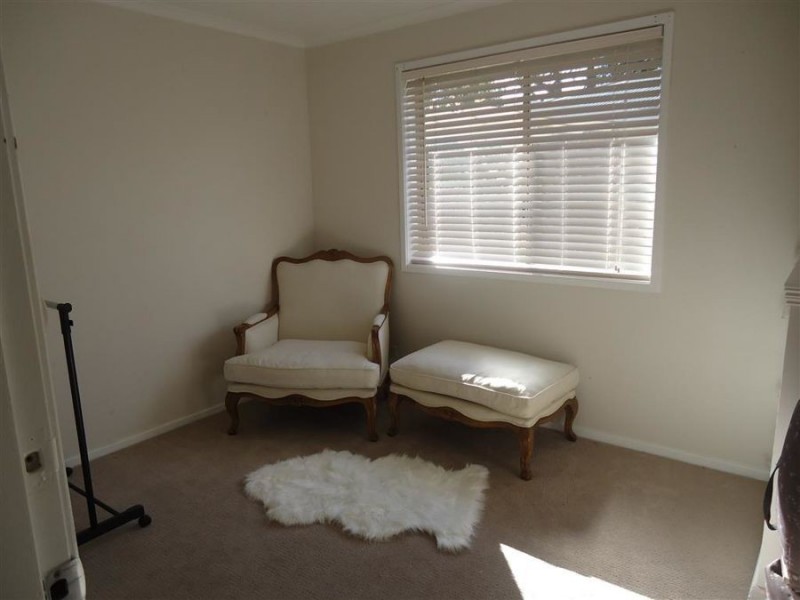 31 Warrambool Crescent, Glenfield Park NSW 2650