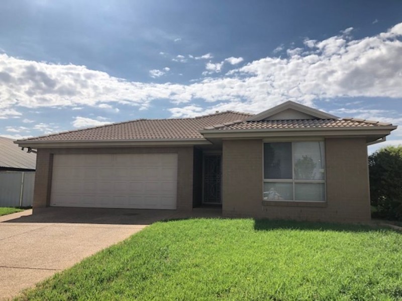 13 Ulandra Place, Estella NSW 2650