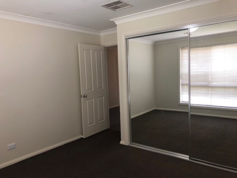 13 Ulandra Place, Estella NSW 2650
