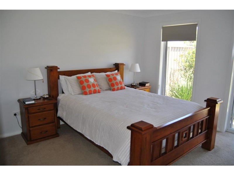 40 Strickland Drive, Boorooma NSW 2650