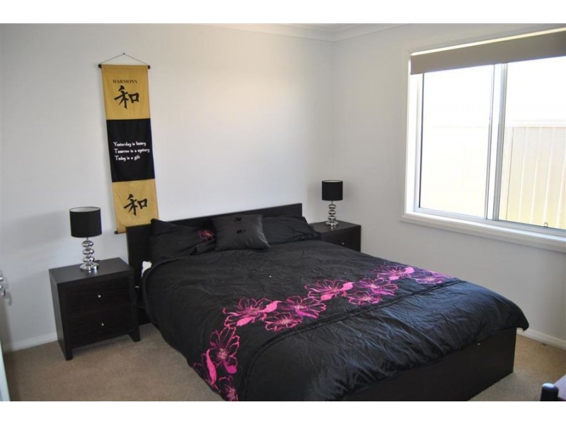 40 Strickland Drive, Boorooma NSW 2650
