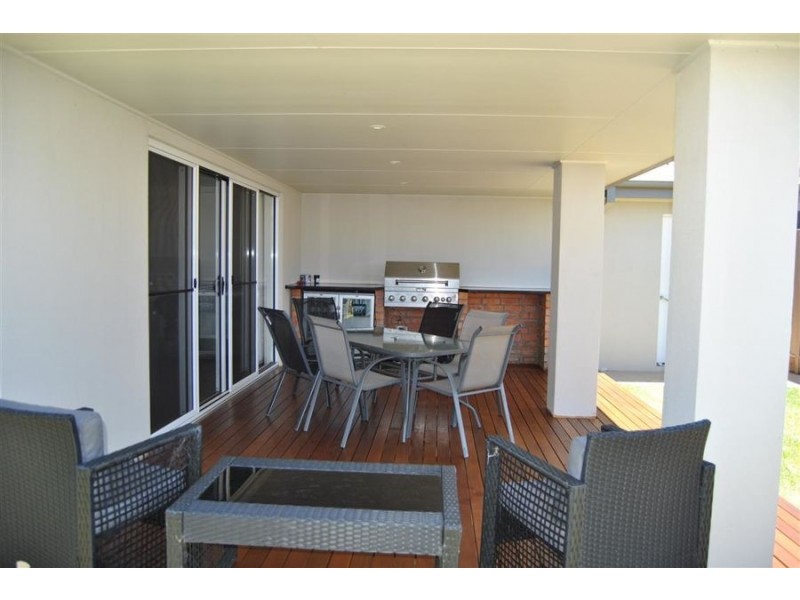 40 Strickland Drive, Boorooma NSW 2650
