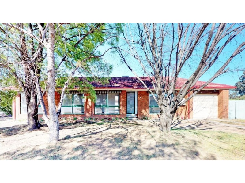 63 Undurra Drive, Glenfield Park NSW 2650