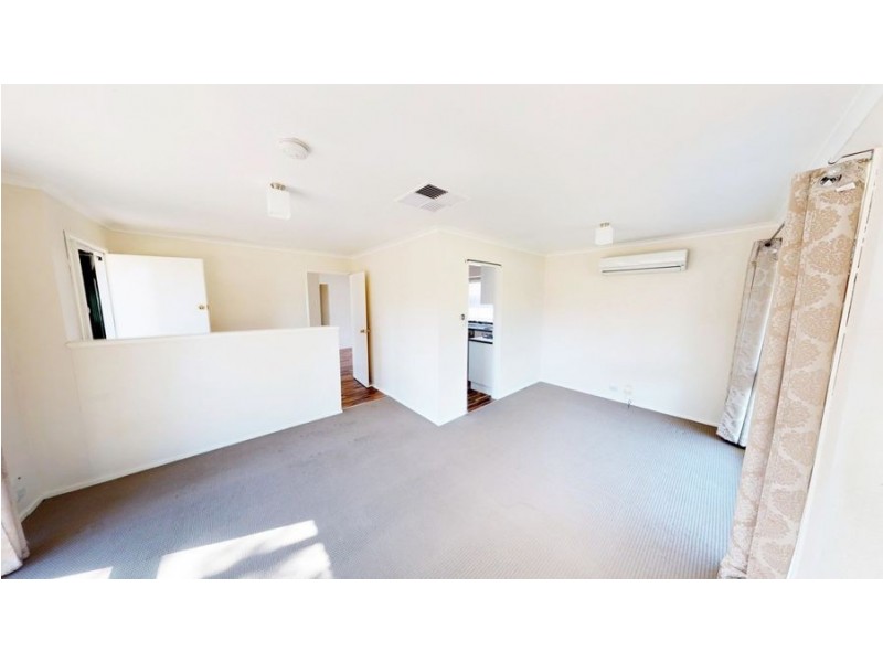 63 Undurra Drive, Glenfield Park NSW 2650