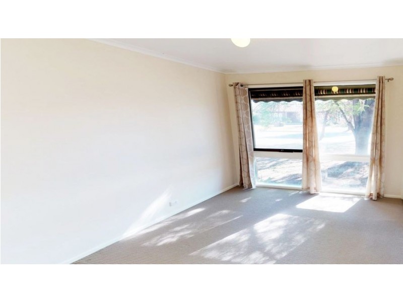 63 Undurra Drive, Glenfield Park NSW 2650