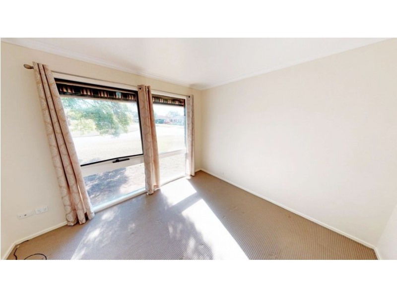 63 Undurra Drive, Glenfield Park NSW 2650