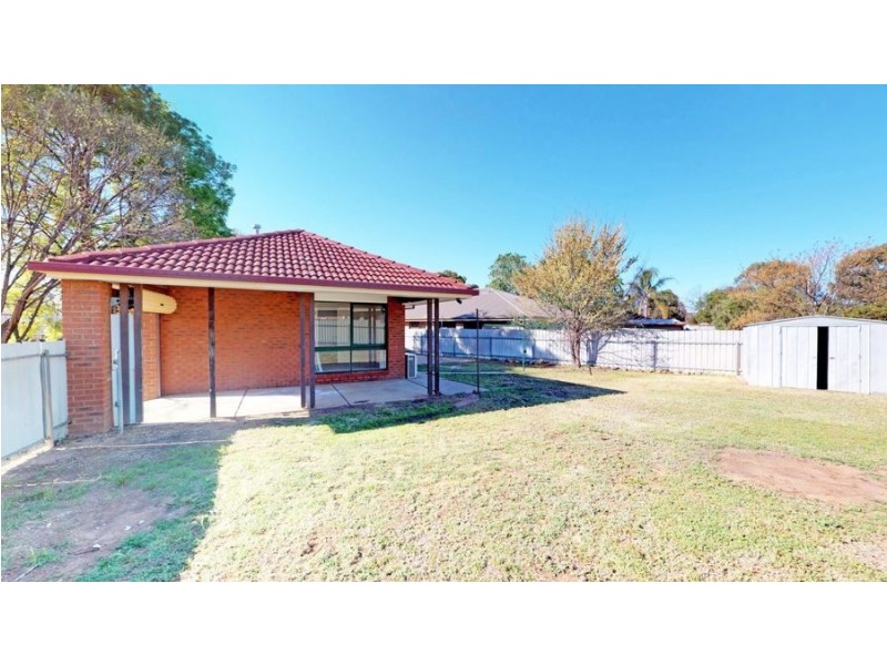 63 Undurra Drive, Glenfield Park NSW 2650