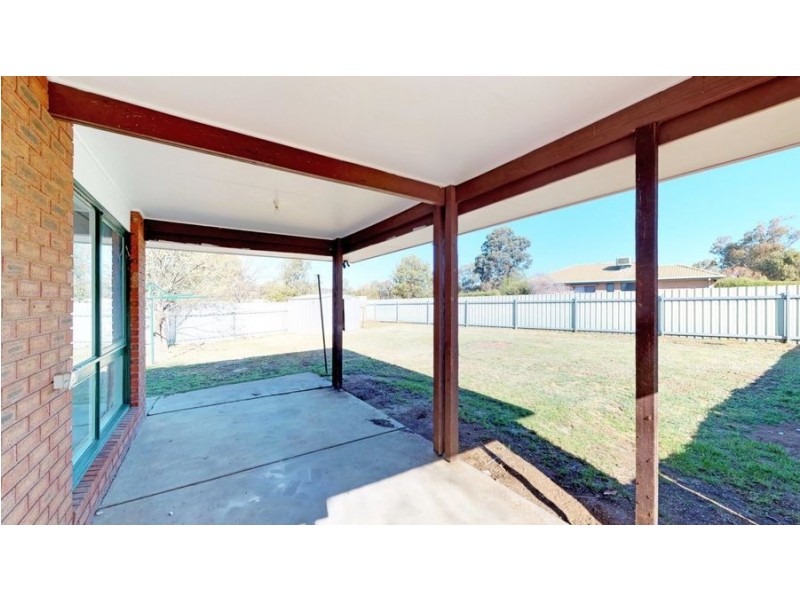 63 Undurra Drive, Glenfield Park NSW 2650