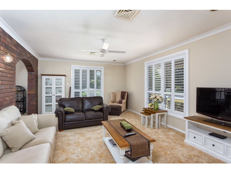 2 Balmoral Crescent, Lake Albert NSW 2650