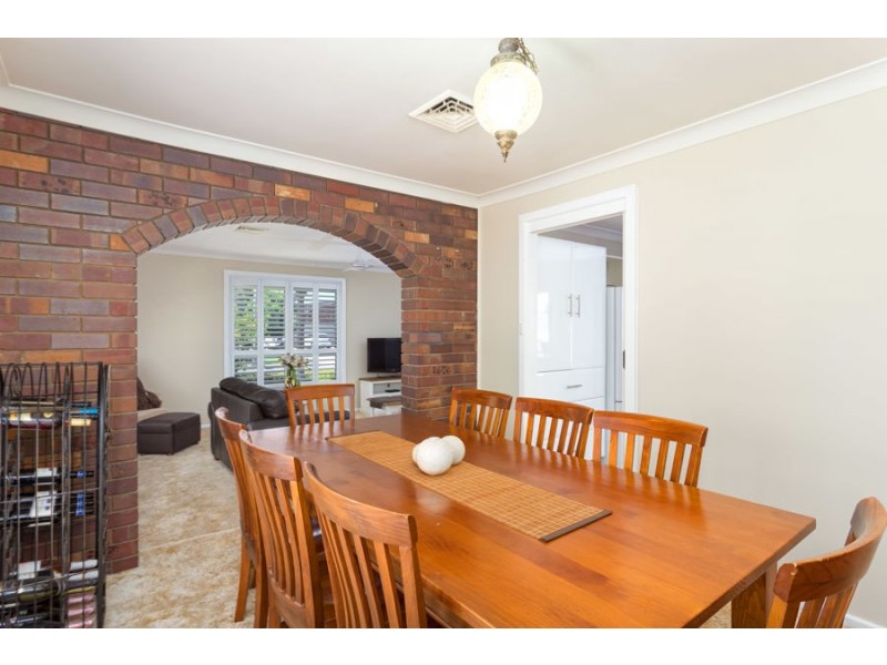 2 Balmoral Crescent, Lake Albert NSW 2650