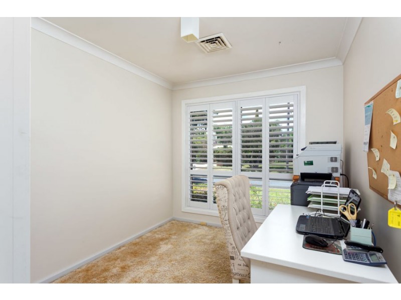 2 Balmoral Crescent, Lake Albert NSW 2650