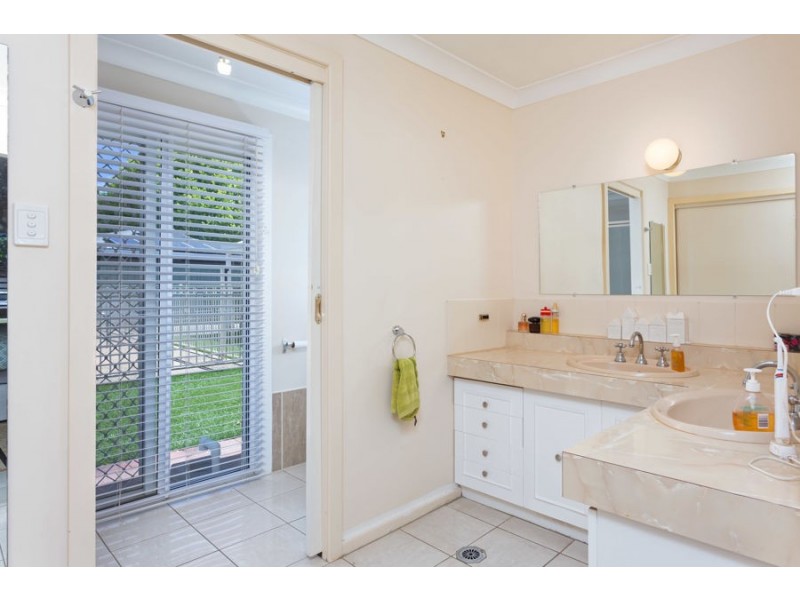 2 Balmoral Crescent, Lake Albert NSW 2650