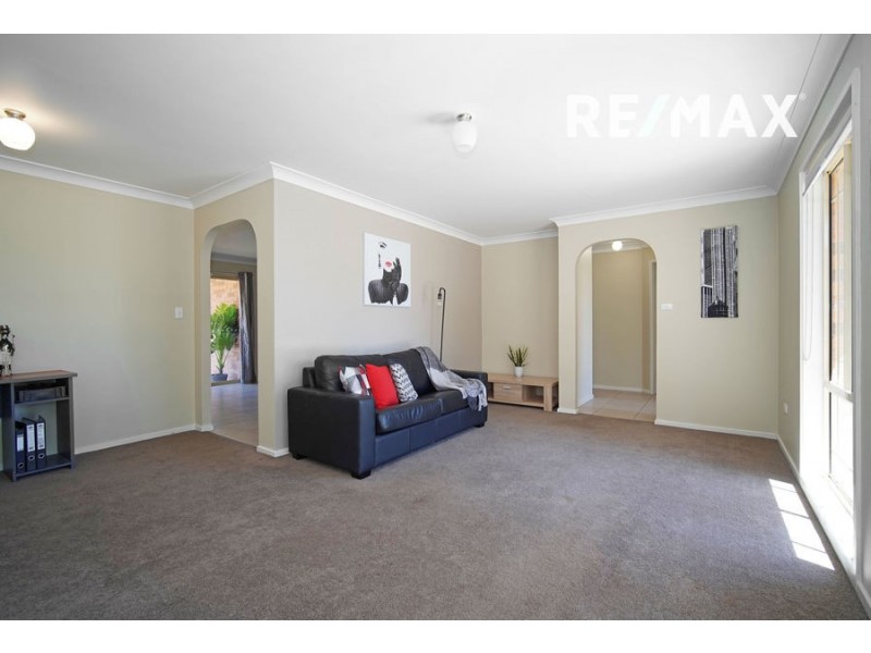 10 Yentoo Drive, Glenfield Park NSW 2650