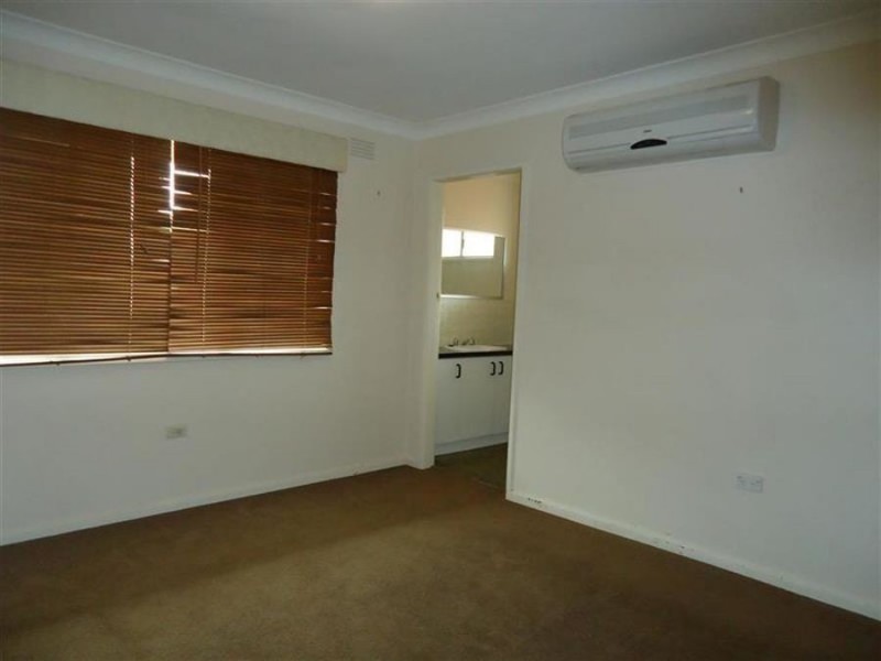 83 Raye Street, Tolland NSW 2650