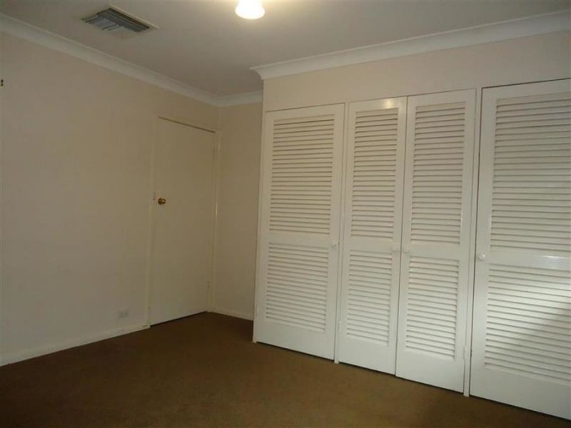 83 Raye Street, Tolland NSW 2650