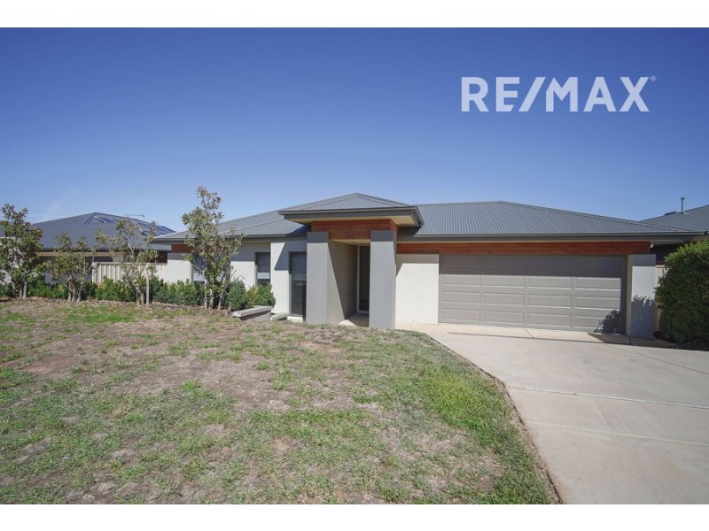 7 St Pauls Place, Gobbagombalin NSW 2650