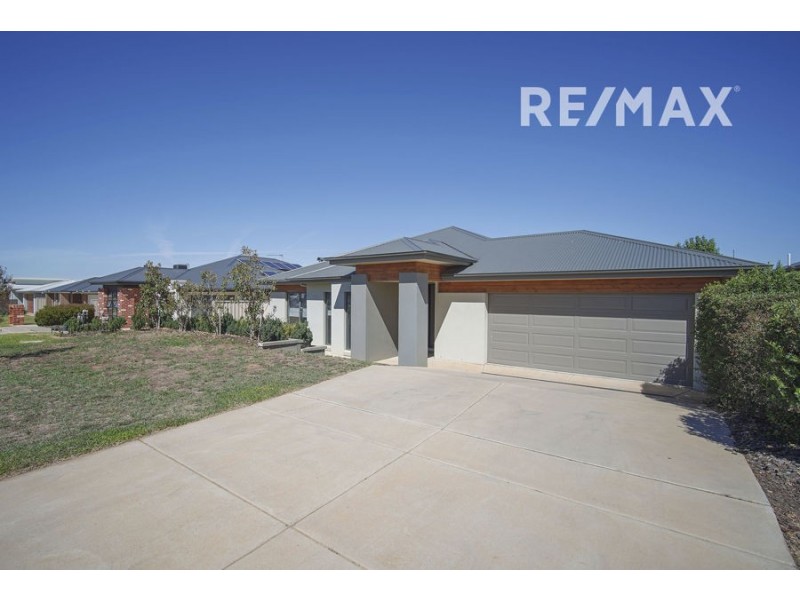 7 St Pauls Place, Gobbagombalin NSW 2650