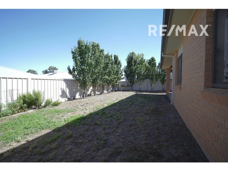 7 St Pauls Place, Gobbagombalin NSW 2650